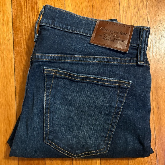 Abercrombie & Fitch Men's Dark Wash Athletic Skinny Stretch Jeans - Picture 1 of 4